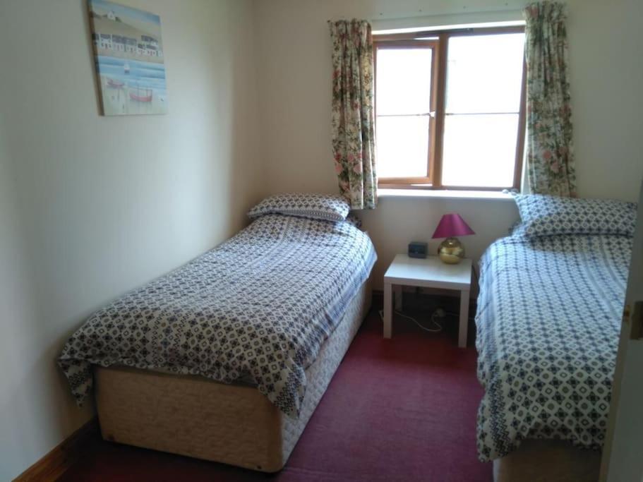 Cottage , Seaside Views, Quiet Beach, Awesome View Pendine Exterior photo