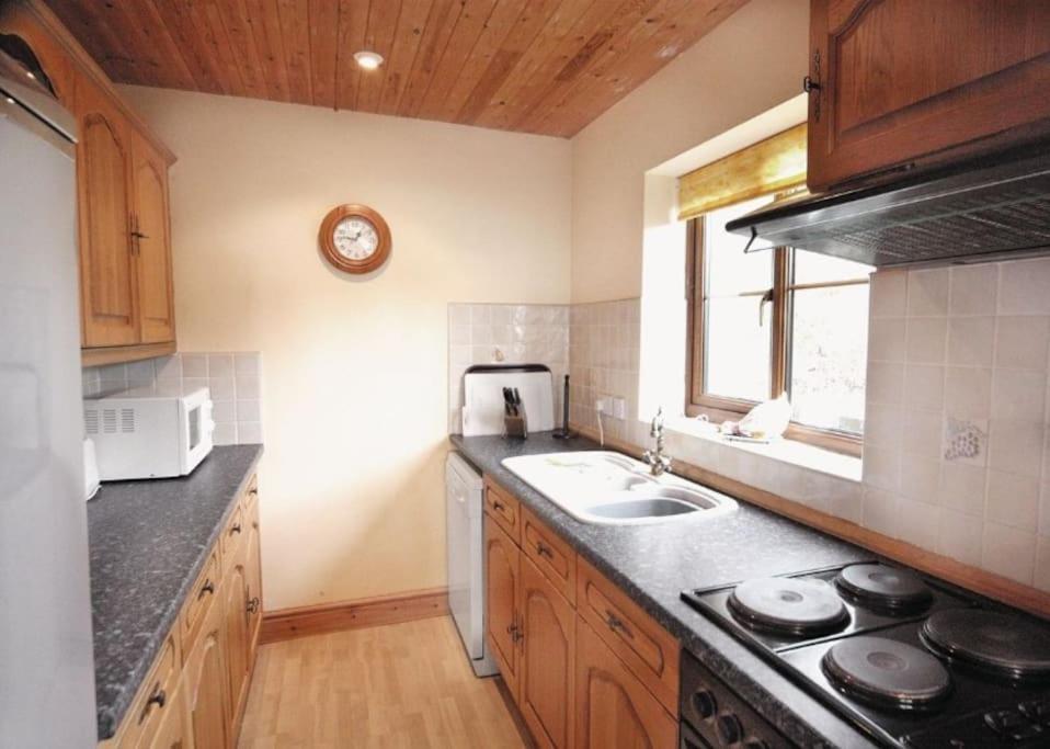 Cottage , Seaside Views, Quiet Beach, Awesome View Pendine Exterior photo